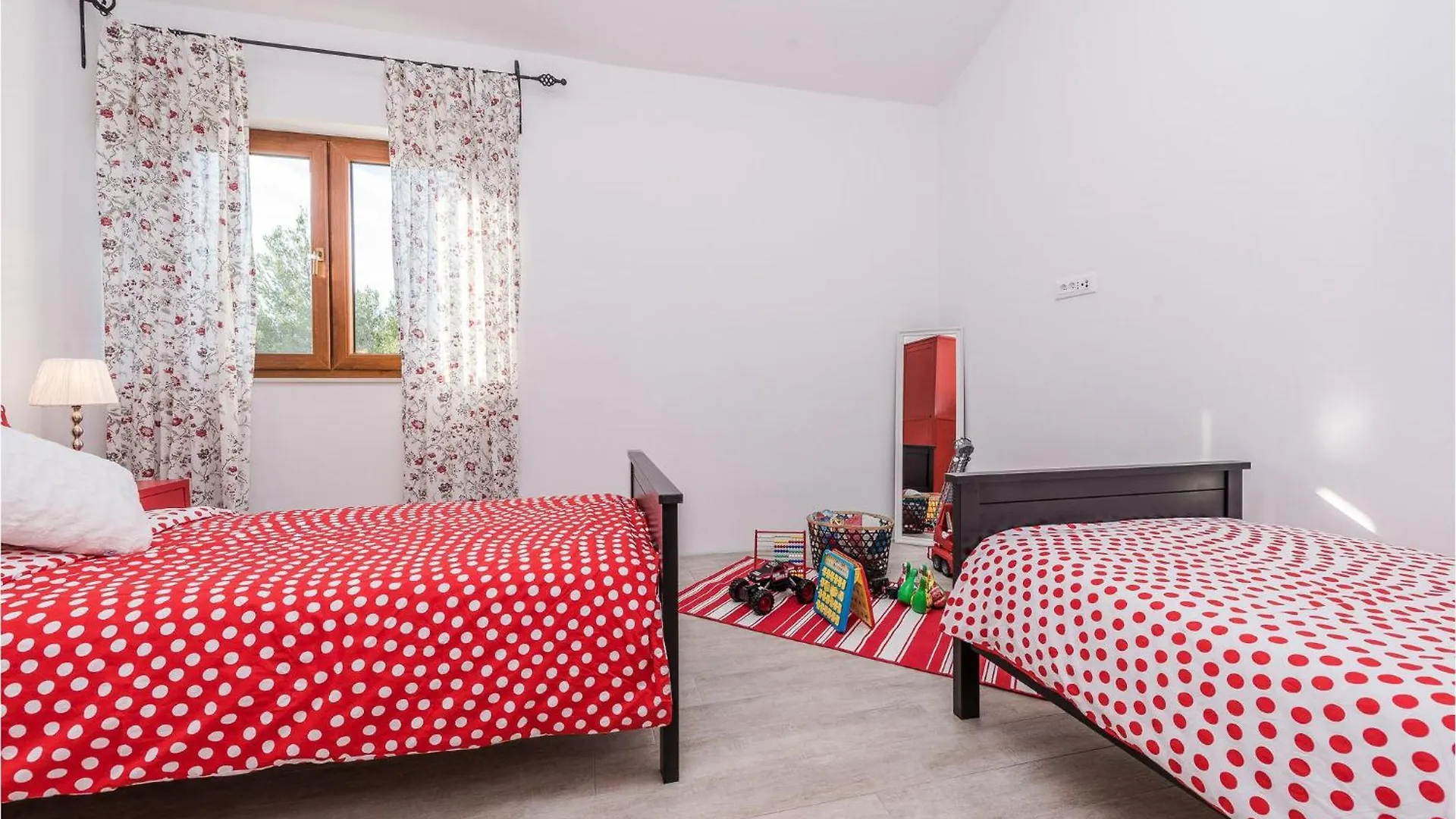 Holiday home Amazing Home In Rovanjska With House Sea View